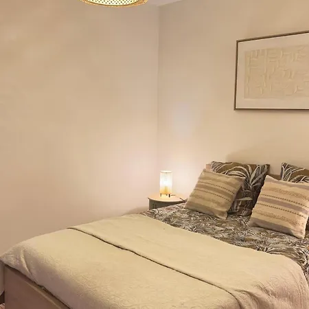 Apartment Magnifique Grand 2 Pieces Moderne Lumineux Au Calme Avec Grande Terrasse A 15mn En Bus Centre-ville, Gare Et Promenade Des