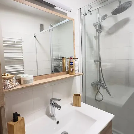Apartment Magnifique Grand 2 Pieces Moderne Lumineux Au Calme Avec Grande Terrasse A 15mn En Bus Centre-ville, Gare Et Promenade Des *