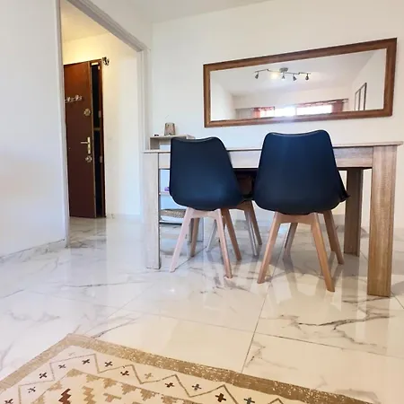 Apartment Magnifique Grand 2 Pieces Moderne Lumineux Au Calme Avec Grande Terrasse A 15mn En Bus Centre-ville, Gare Et Promenade Des